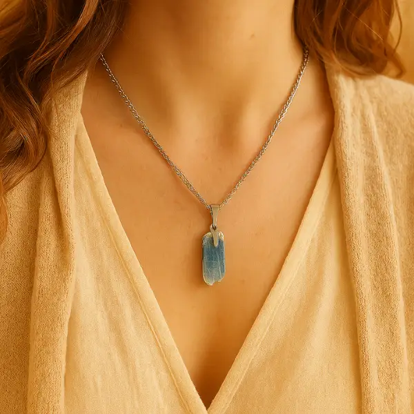 Cianita Azul Petroleo - Piedras Naturales Gregorina