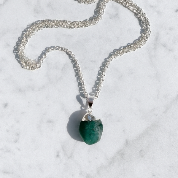 Dije cuarzo verde con cadenita