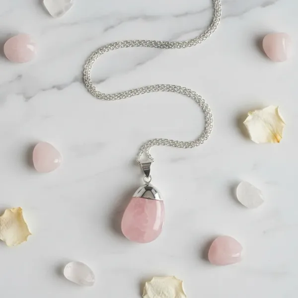 Dije de cuarzo rosa con baño plateado - piedras naturales de gregorina