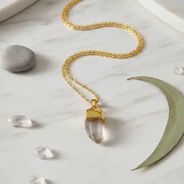 Dije de punta de cuarzo dorado